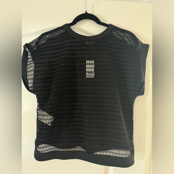Banana republic short sleeve, mesh back top. - Picture 2 of 3